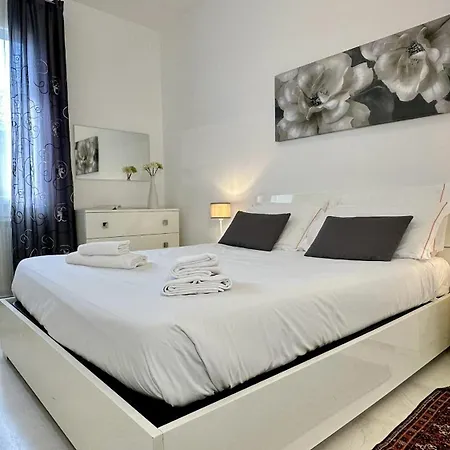 City Apartments Rialto Market-2